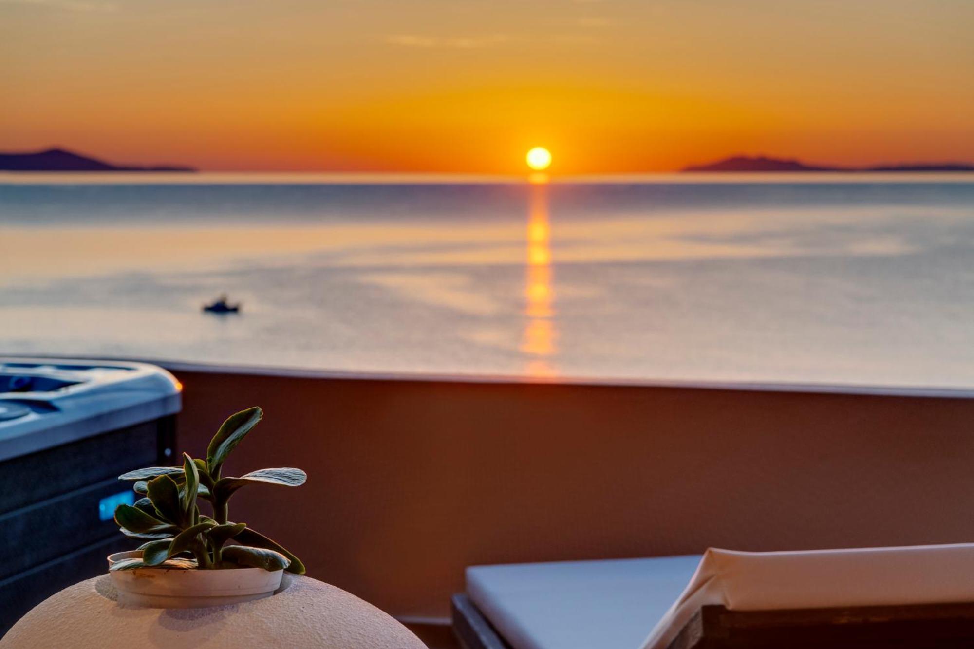 Lalari Beach Suites Vari  Bagian luar foto