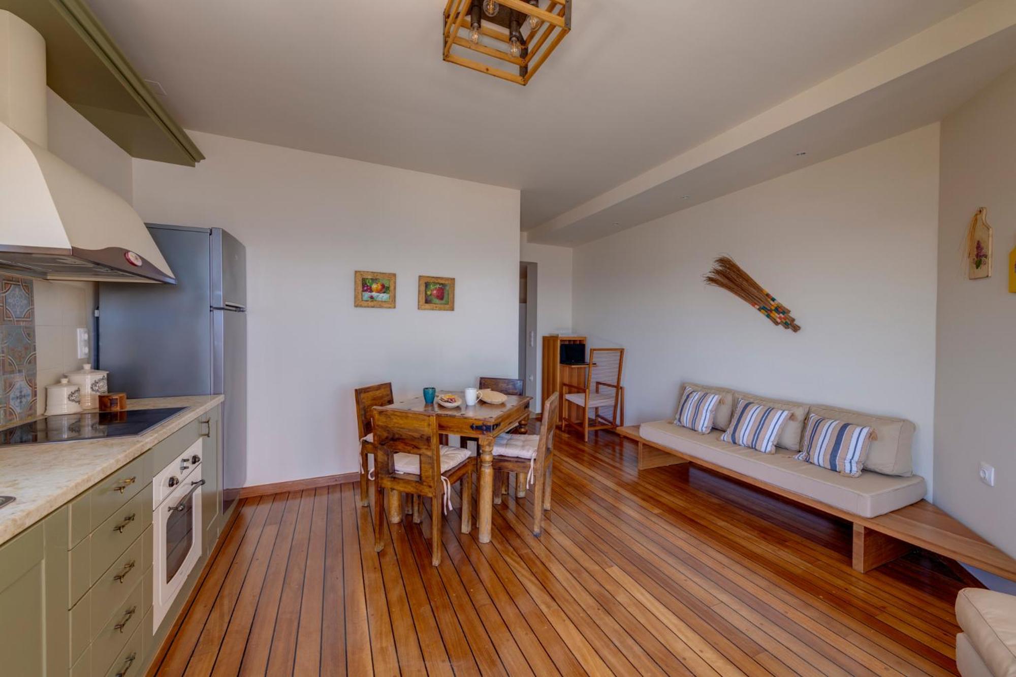 Lalari Beach Suites Vari  Bagian luar foto