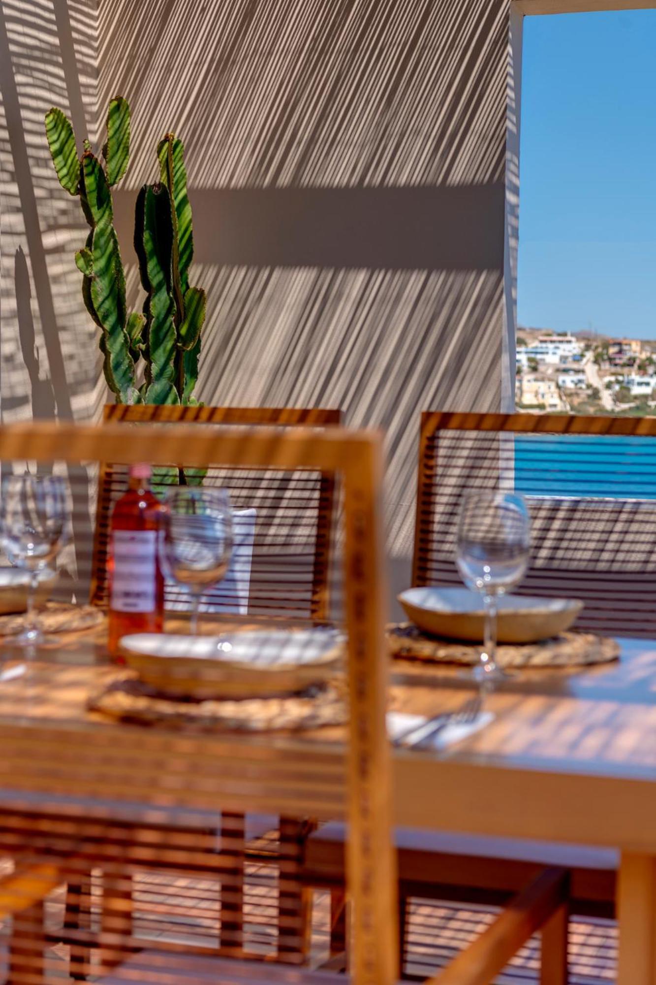 Lalari Beach Suites Vari  Bagian luar foto