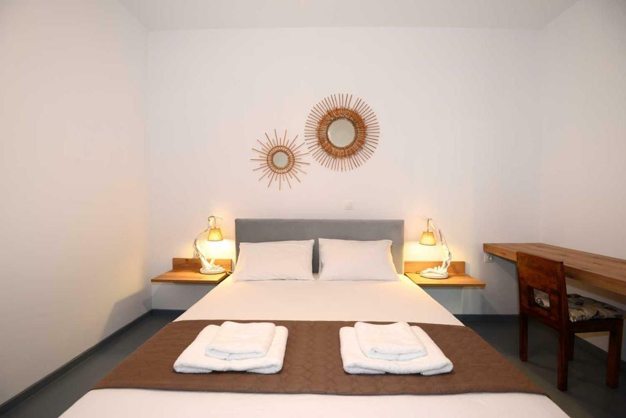 Lalari Beach Suites Vari  Bagian luar foto