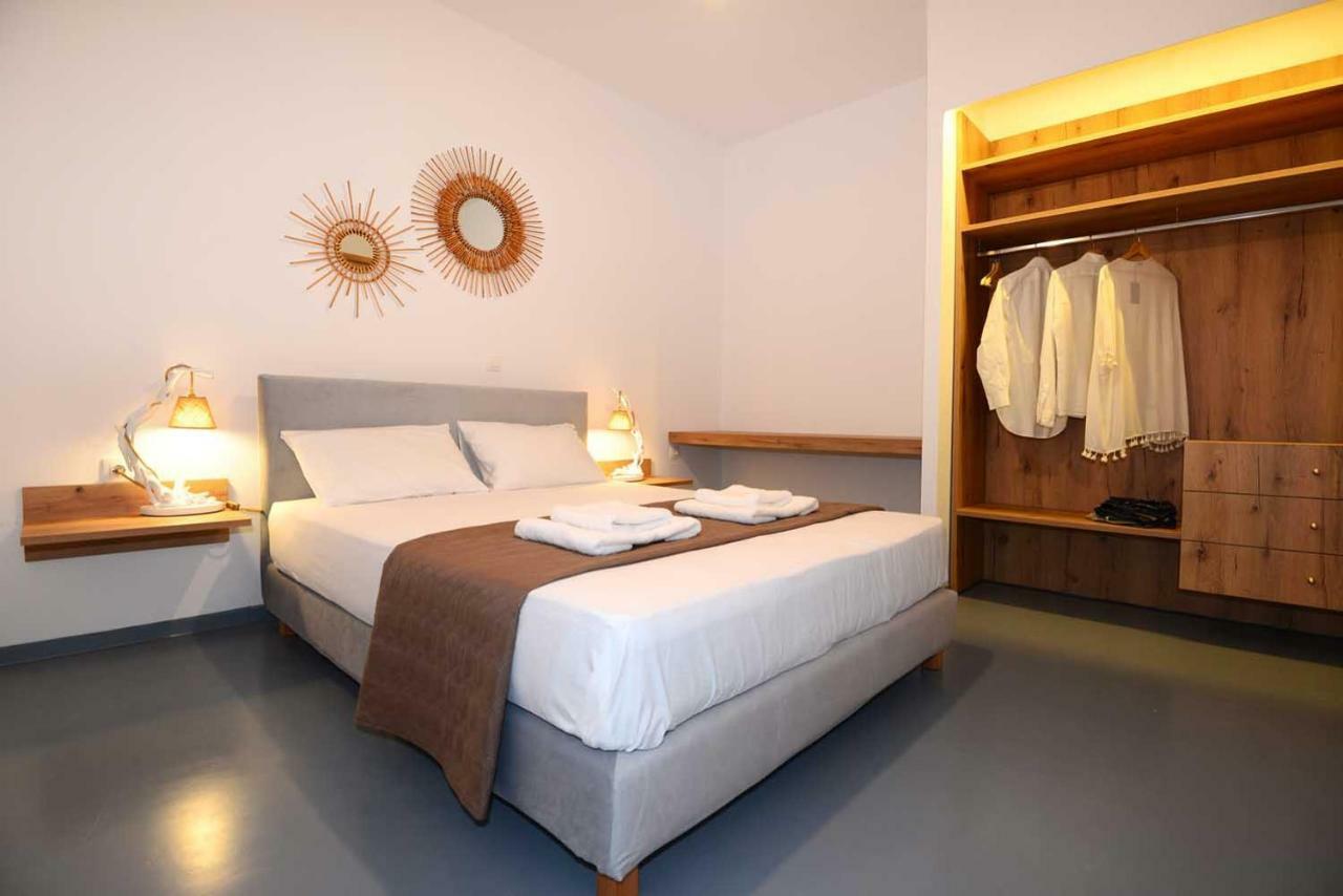 Lalari Beach Suites Vari  Bagian luar foto
