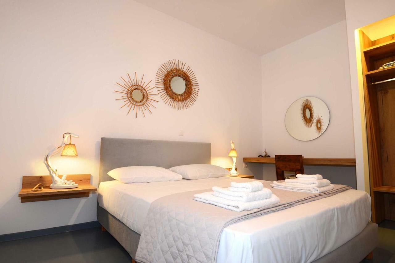 Lalari Beach Suites Vari  Bagian luar foto